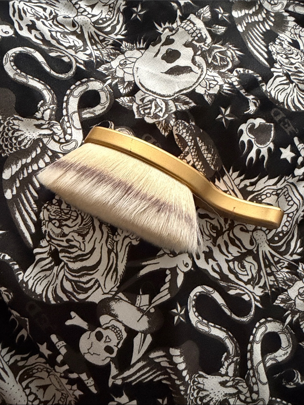 Gold Handheld Kabuki Makeup Brush with Soft White Bristles